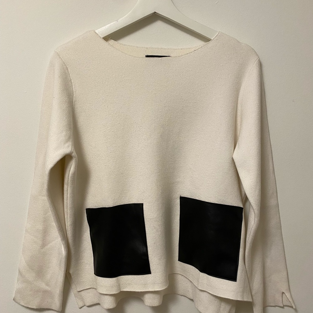 NWOT Zara sweater with Faux leather pockets